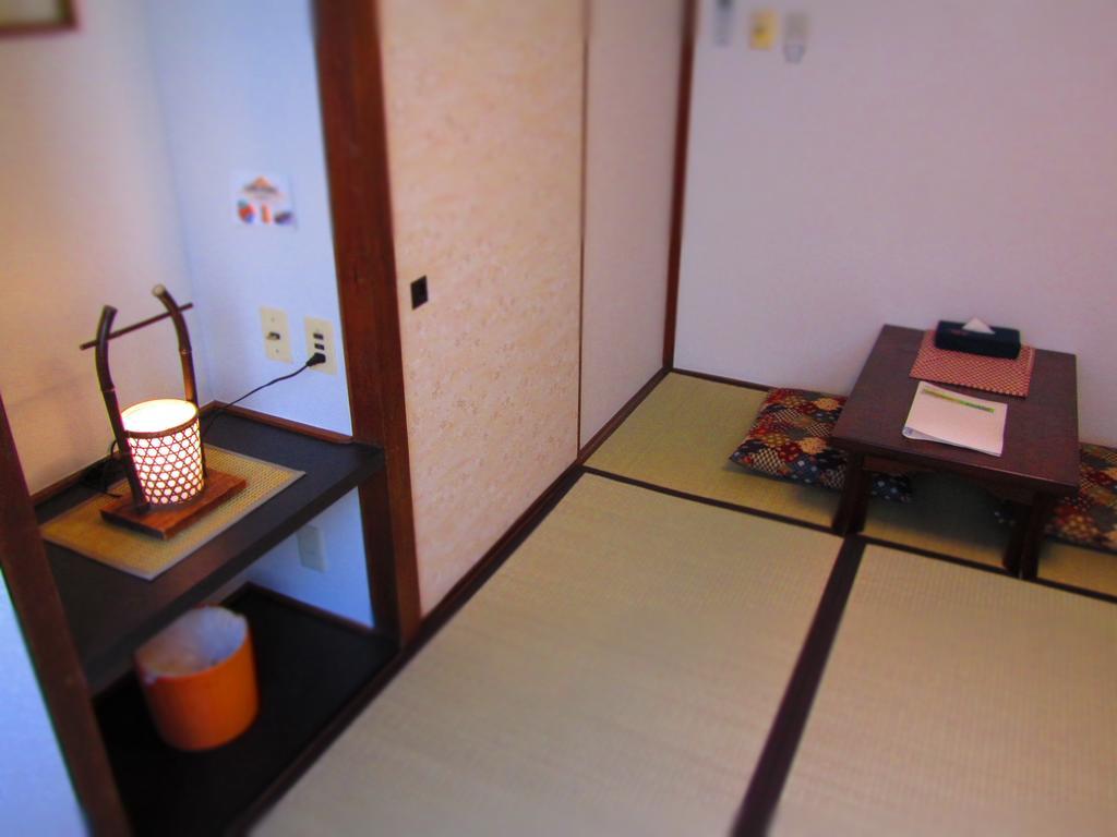 J-Hoppers Hiroshima Guesthouse Номер фото