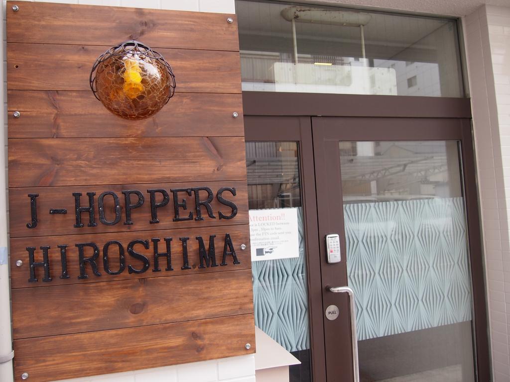 J-Hoppers Hiroshima Guesthouse Екстер'єр фото